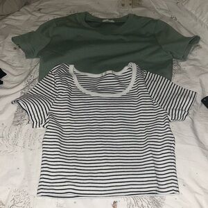 2 GU Short Sleeve Crop Tops - Small